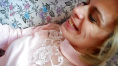 مادر کمک می کند تا به شور و شوق ریخته فیلم سکسی رایگان پورنو